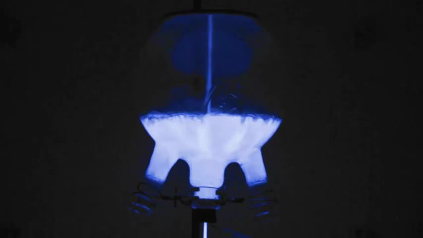 5a. Ammoniakspringbrunnen mit Luminol, kurz